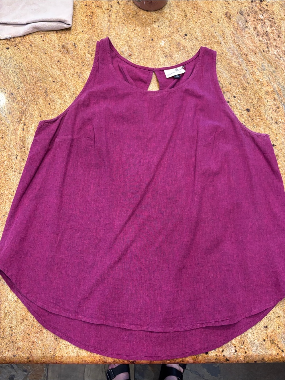 Women’s Sleeveless Keyhole Tank Top - Magenta